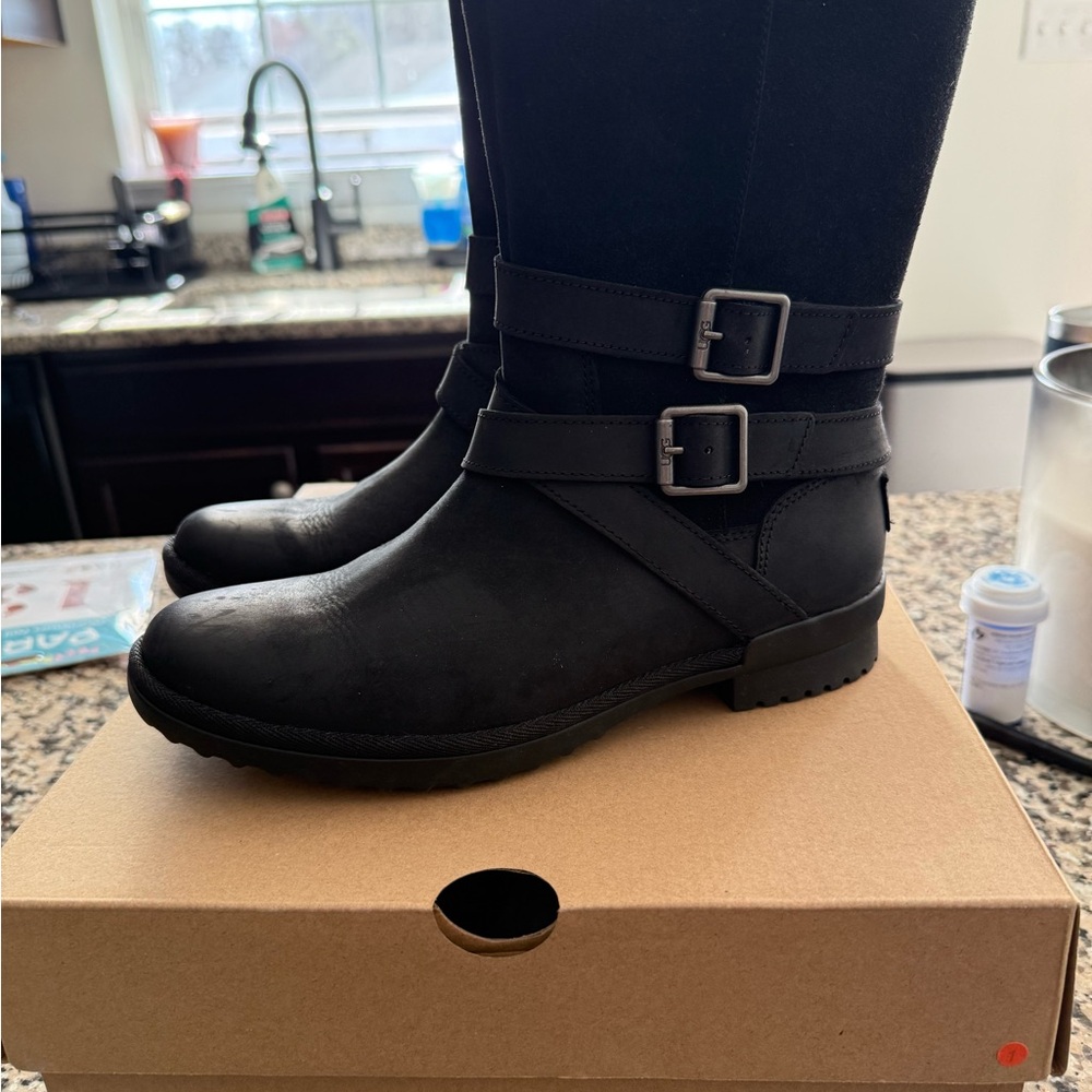 Women's Black Lorna boot, never worn!